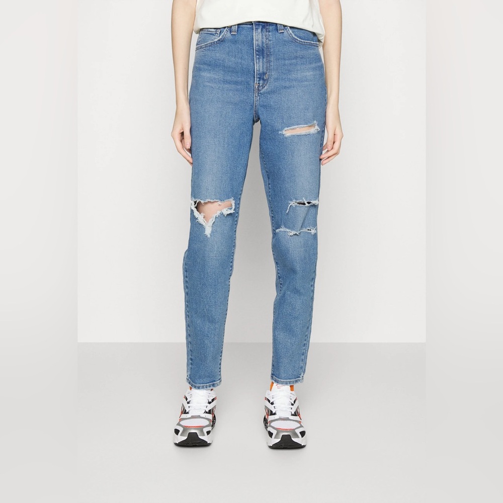 Levi’s high waisted mom women’s jeans, summer games, size 29